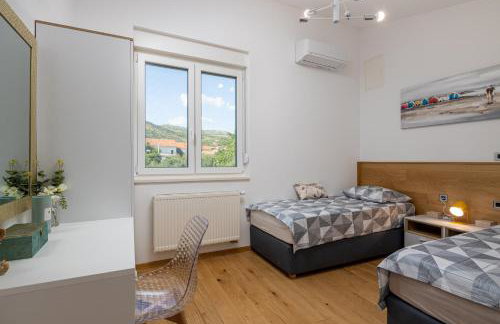 Villa Loni Trogir Marina with great pool and jacuzzi - 3 e-bike free - Foto 26