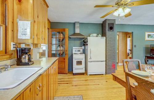 Private Dock and Beach! Lakefront Adirondacks Escape - Foto 6