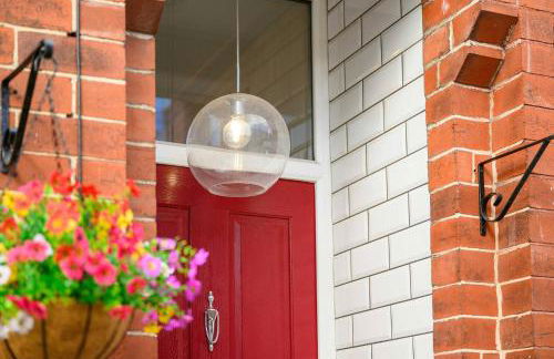 Metrolink Steps Away • Fast City & Airport Links - Foto 31