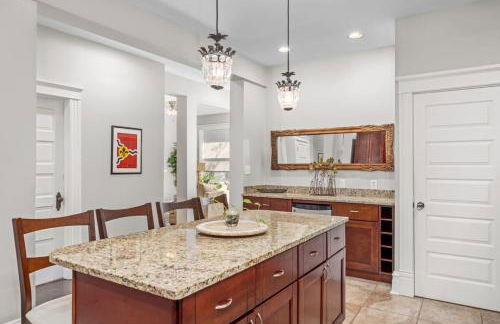 Walk to Forest Park Euclid Fire Pit Porch Swing - Foto 19