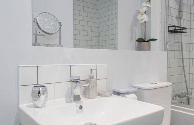 2br-sleeps4-citycentre-parking-rooftop - Foto 17