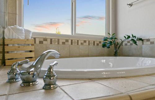 Sunset Crest - Home with stunning views, Pool, BBQ - Foto 25