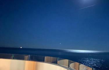 Luxury beachfront apartment with pool, sauna, fitness and gym in province Malaga, Andalusia - Photo 10