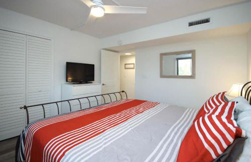 Cozy 1BR beachfront condo on Sanibel Island with stunning ocean views 3B2 - Photo 9