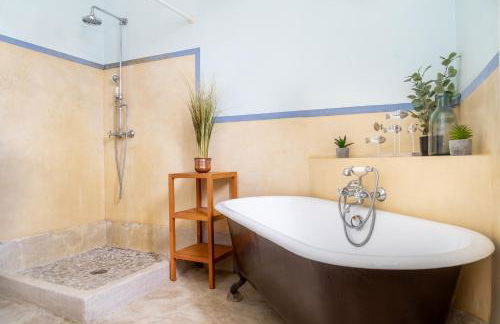 5 Family Apartments with Pool & Large Garden in Historic Pézenas Convent - Foto 7