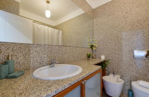 Skyview 2BR with Balcony and Garage - Foto 21