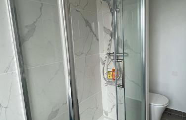 PARIS-MONTROUGE Magnifique Studio Appartement de 35m2 - très cosy pour 1 à 6 personnes refait à neuf - ENTIRE APARTMENT LUXIRIOUS AND WARM - Montrouge Paris 14ème - Proche Aéroport Orly & Parc Expositions Porte de Versailles FREE WIFI GRATUIT - Foto 27