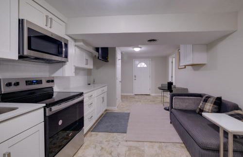 Work and Explore, Cozy Unit 5 Mi to UMD! - Foto 1