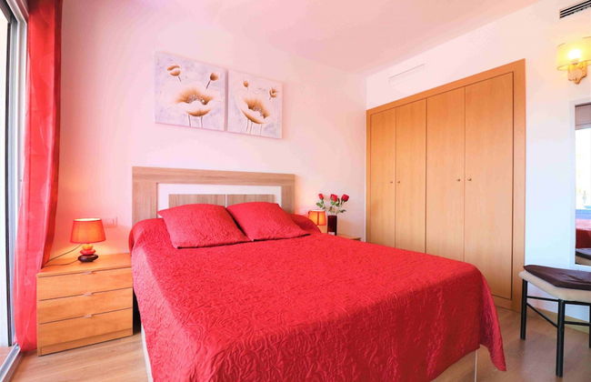 Pretty Apartment With Balcony - Photo 5