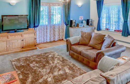 Court Place - Photo 3