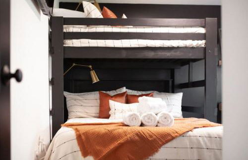 Modern Cottage with hot tub near lake, wineries, Geneva and SPIRE - Foto 33