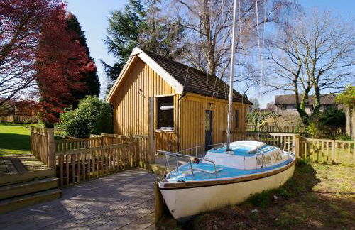 Fun holiday lodges in historic walled garden near Falkirk, Heart of Scotland Holidays - Foto 9