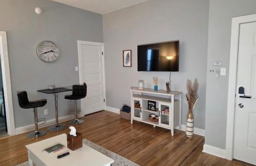 Relaxing Downtown 1 Bed, Dog Friendly Apartment with Deck, Dog Exercise Area - Foto 5