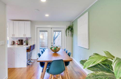 Modern Kirkland Home with Sauna and Outdoor Fireplace - Foto 7