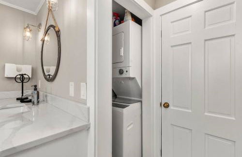 2BR Home|Downtown Rockport w/parking|Walk 2 Ocean - Foto 16