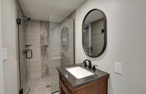 Off-grid Tree House Suitable for Four in Alabama - Foto 5