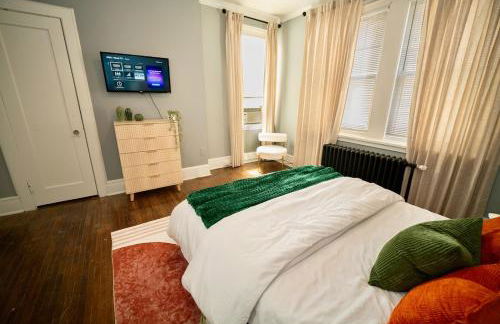 Uptown Funk Getaway with Parking & Walk To Stadiums, Nightlife - Foto 11