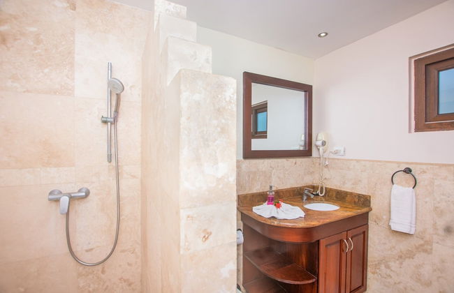 Pristine Bay Beach Villa 104 - Photo 18