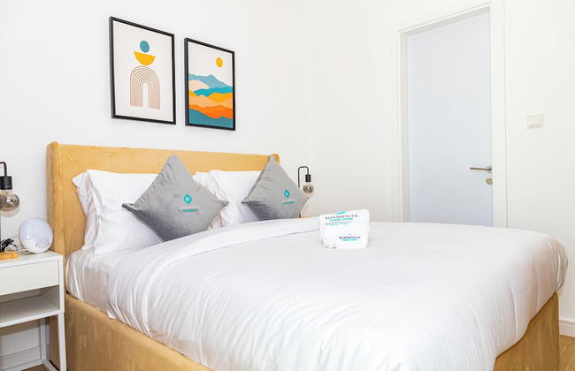 Bloomfields Spacious 2BR Duplex in Oasis - Photo 2