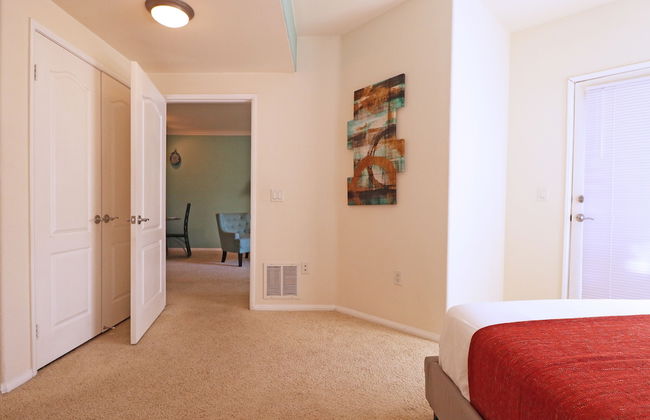 LAs Premier Apartments - Photo 13