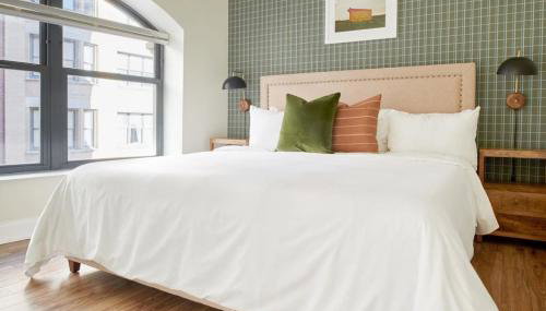 Bold and Spacious 2 Bed in Boston Financial District - Photo 4