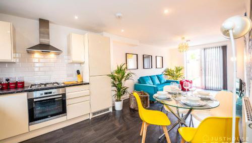 NEW Spacious Modern Townhouse Sleeps 12 Free Parking - Foto 1