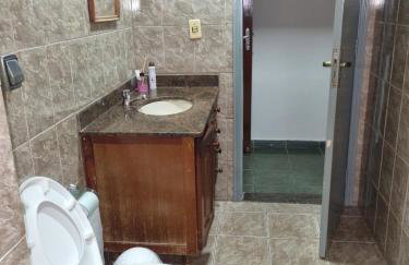 Casa com dois quartos,dois banheiros,sendo um, uma suíte,sala de estar cozinha e garagem - Foto 25