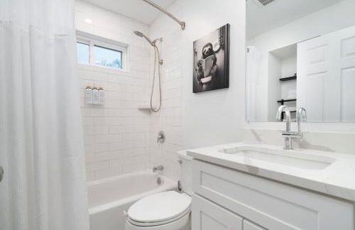 Upscale 4BR Retreat at the Reservoir! - Foto 35