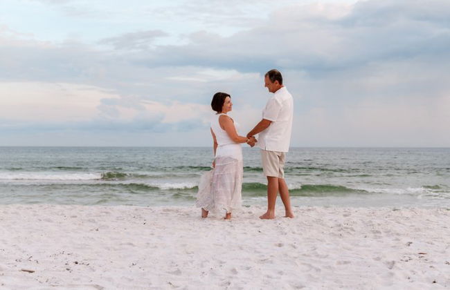 Private Vacation Photoshoot with Photographer in Tybee Island - Photo 8