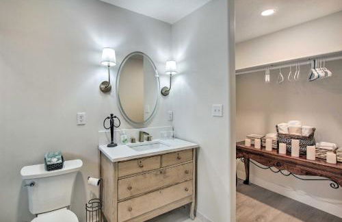 Cozy and Chic Abode about 11 Mi to Bloomington Lake - Foto 13