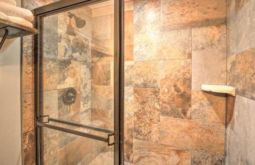 Slopeside Burke Mtn Condo with Amenity Access! - Foto 15