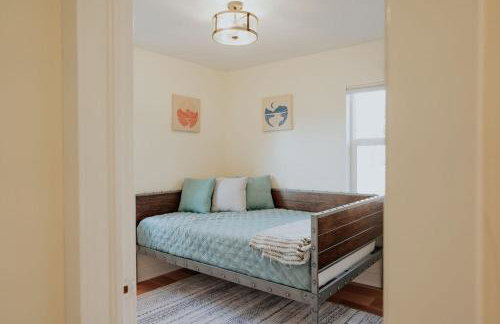 The Charlotte House With Soaking Tub, Arcade Game, Firepit - Foto 8