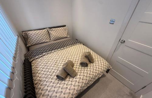 Luxury 4 Bedroom House in Harrow with Free Parking - Foto 18