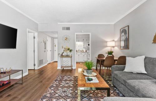 Famous MUSIC ROW 1 Bedroom Condo with FREE Parking and Pool - Foto 11