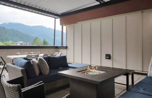 3BR Lakeside Dream Penthouse - Photo 25