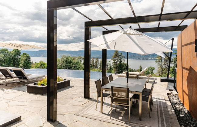 Lakeview Luxury Home in Vineyard w Infinity Pool hot tub - Photo 4