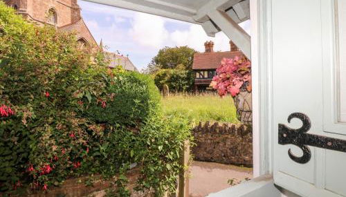 Castle View - Photo 3