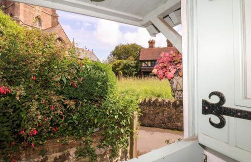 Castle View - Photo 3