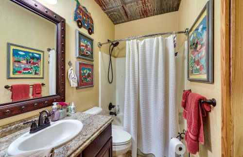 Flag Hole Riverfront Cabin Near Local Attractions! - Foto 14