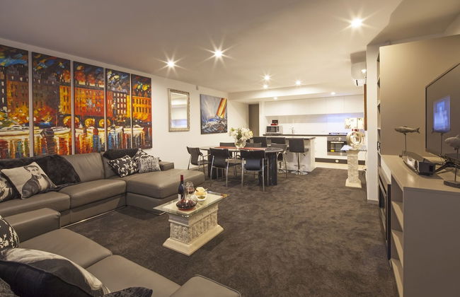 22 Hallenstein Apartments by Staysouth - Photo 33