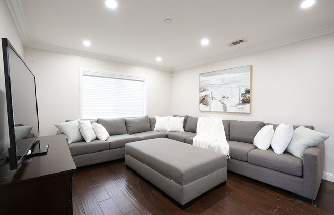 Sweet 4 bedroom, 3 bath plus Loft Bedroom, Pool Home - Photo 19