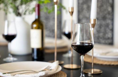 Stunning 4BR Retreat, Deck, Ping Pong, Near Marina - Foto 12