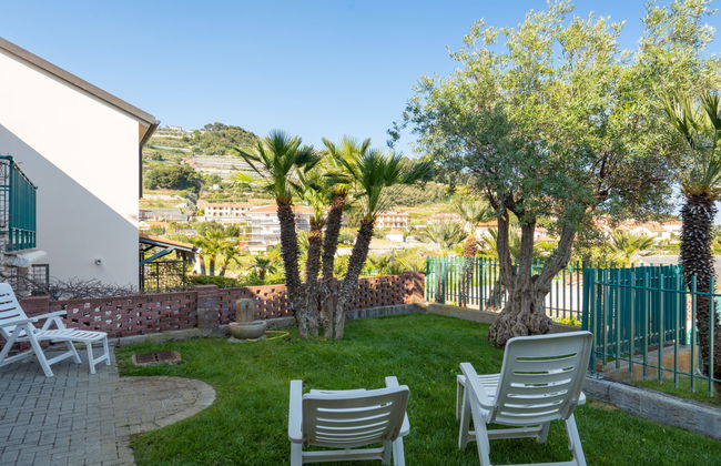 3 bedroom Apartment in Cipressa with swimming pool and garden - Photo 27