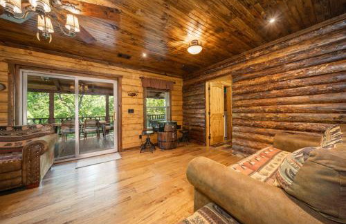 River Lodge Escape with Hot Tub - Foto 22