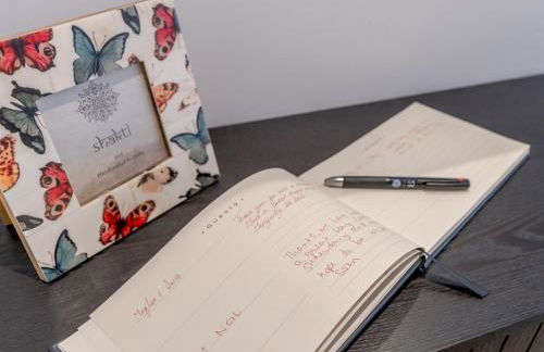 1 bed Albury Contemporary Apartment with Secure Parking - Pass the Keys - Photo 16