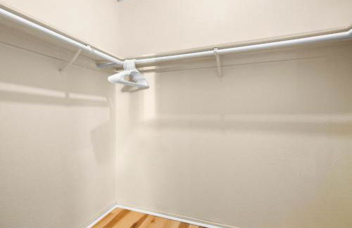 Mira Mesa Family Retreat 4BR with Balcony and Firepit - Photo 35