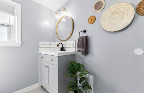 Spacious 4BR Home by Dtown Royal Oak - Photo 19