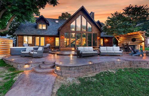 Spacious Lakefront Home with Private Dock! - Foto 40