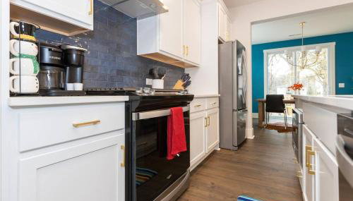 Birdsong Bungalow - Hot Tub, Game Room, Fire Pit - Foto 5