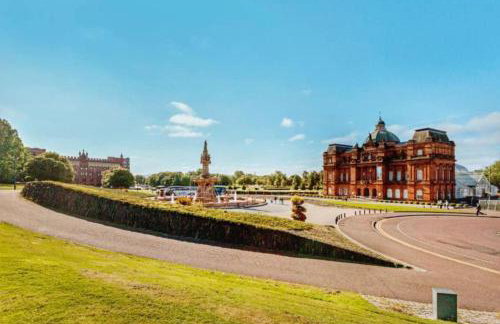 Facing Glasgow Green spacious Apartment Free parking - Foto 14